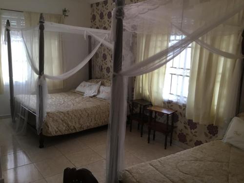 Кровать или кровати в номере Kigezi Gardens Inn