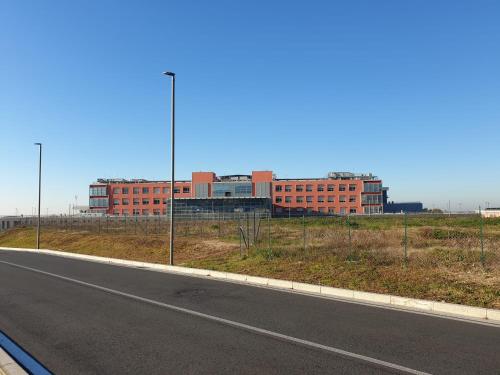 an empty road with a building in the background at Casa Vacanze Le Rose in Ariccia