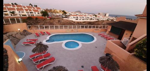 an overhead view of a swimming pool with lounge chairs at Vero House TERRAZA DE LA PAZ in San Miguel de Abona