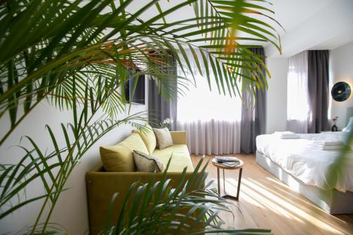 Postel nebo postele na pokoji v ubytování Septa Studios by Skg Apartments