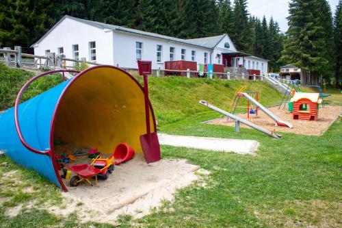 Herní místnost nebo prostor pro děti v ubytování Erzgebirgsidyll Breitenbrunn - Waldhaus