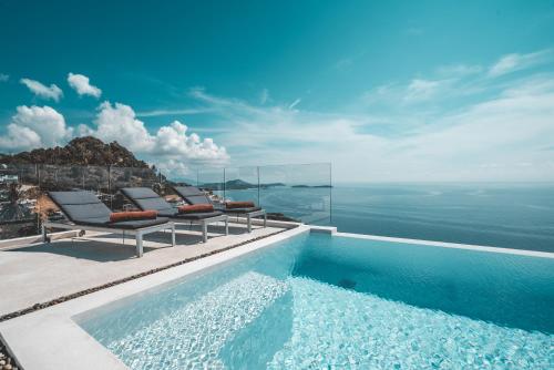 Bazén v ubytování Sky Dream Villa Award Winning Sea View Villa nebo v jeho okolí