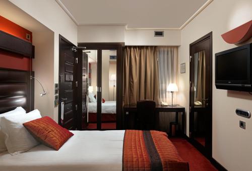 Letto o letti in una camera di Crowne Plaza Athens City Centre by IHG