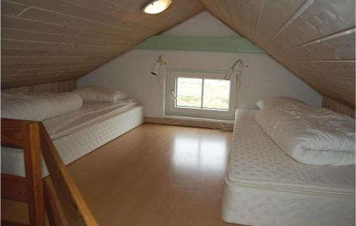 Llit o llits en una habitació de Lovely Home In Blvand With Kitchen