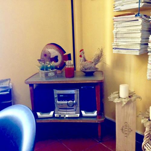 a small table with a radio on top of it at CAMINATA 415 in Fiorenzuola dʼArda
