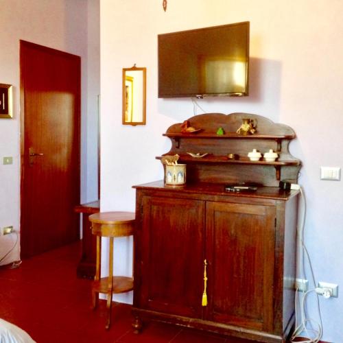 an old wooden cabinet in a room with a mirror at CAMINATA 415 in Fiorenzuola dʼArda