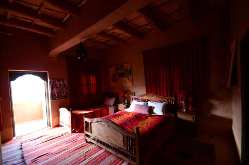 Ένα ή περισσότερα κρεβάτια σε δωμάτιο στο Kasbah du Peintre