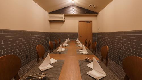 a long row of tables and chairs in a room at Hotel Aoka Kamigoto in Shinkamigoto
