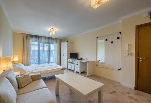Sozopol Private Apartments St. Marina tesisinde bir oturma alanı