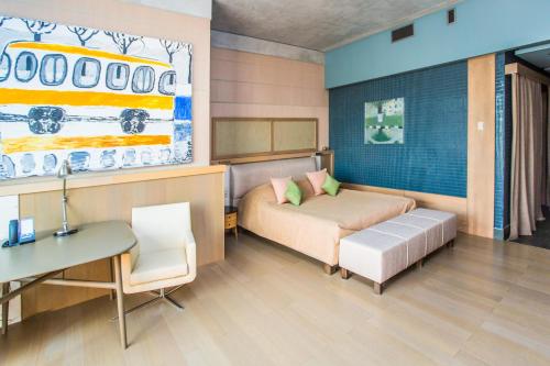Un pat sau paturi într-o cameră la Apart-hotel Garden Embassy