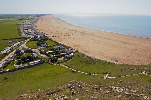 an aerial view of a beach next to the ocean at 185 Holiday Resort Unity in Berrow