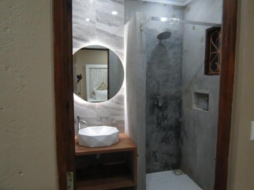 Nkanhi Centro de Conferências e Hotel 욕실