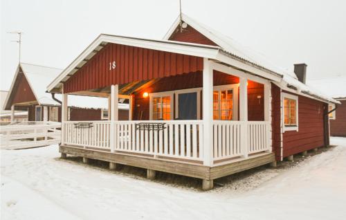 a small house with a porch in the snow at Nice Home In Sysslebäck With Wifi in Sysslebäck