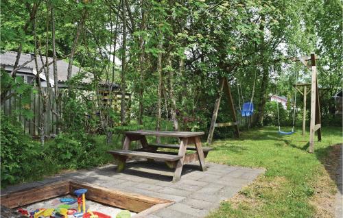 Zahrada ubytování Holiday Home Pøt Strandby Denmark Ka