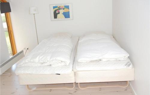 StubbekøbingにあるAmazing Home In Stubbekbing With 3 Bedroomsのギャラリーの写真