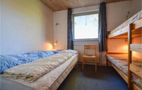 Rúm í herbergi á 3 Bedroom Amazing Home In Ebeltoft