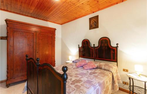 A bed or beds in a room at Lovely Apartment In Gioviano -lu- With Kitchen