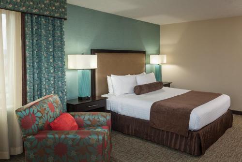 Crowne Plaza Anchorage-Midtown by IHGにあるベッド