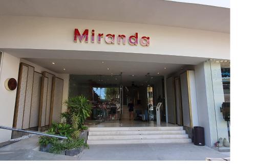 Η πρόσοψη ή η είσοδος του Miranda condo