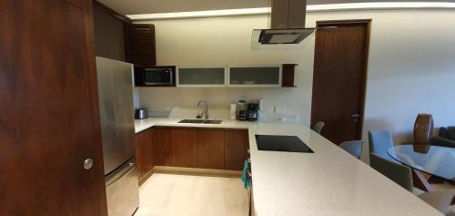 Η κουζίνα ή μικρή κουζίνα στο Miranda condo