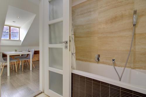 Ένα μπάνιο στο Agnes - Apartments