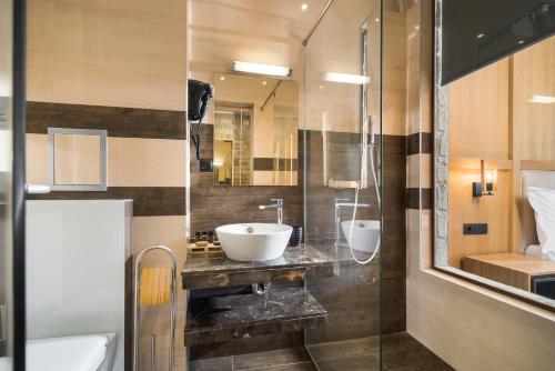 Kylpyhuone majoituspaikassa Hotel and SPA Moreni