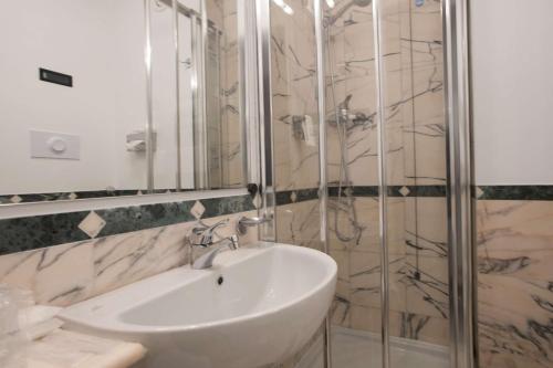 Salle de bains dans l'établissement Hotel Plaza