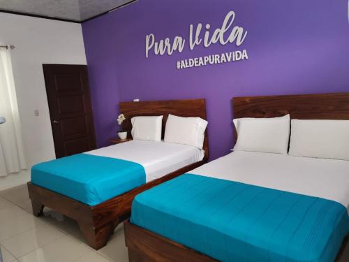 Ένα ή περισσότερα κρεβάτια σε δωμάτιο στο Puntarenas Bed & Coffee by Aldea