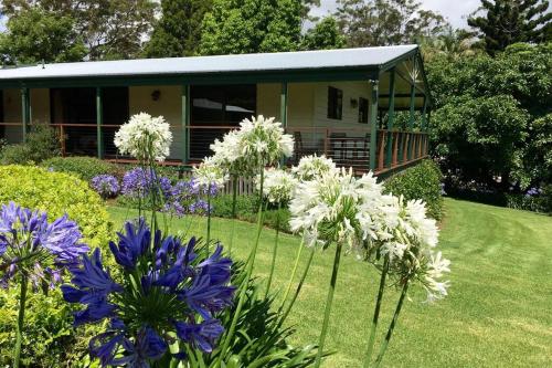 Taman di luar Bundara - Idyllic Getaway in the Mountains