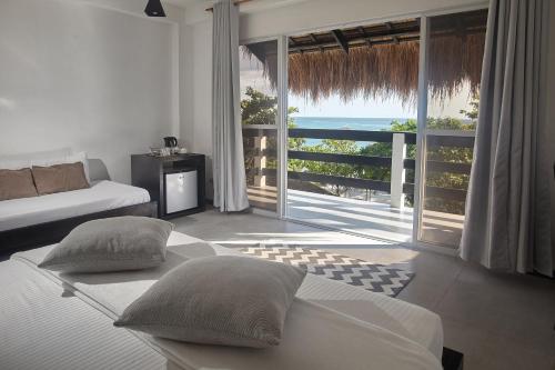 เตียงในห้องที่ Blanco Beach Resort Malapascua