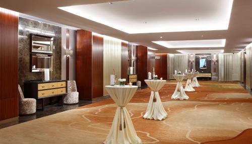 a row of tables in a hotel room at Crowne Plaza Kunming City Centre by IHG in Kunming