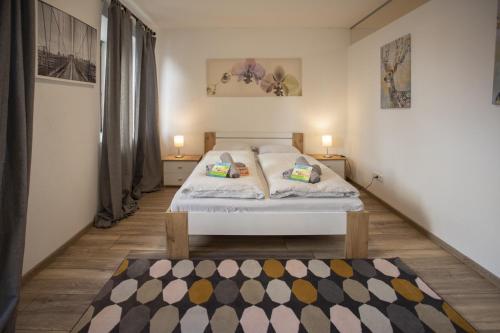 Postel nebo postele na pokoji v ubytování Modern Old Town Apartment