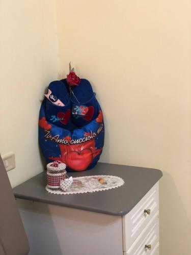 a room with a table with a bag on a shelf at FMR Oplonti PLINIO BEB in Torre Annunziata