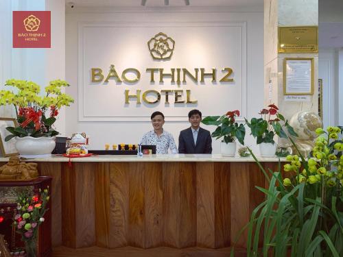 two people standing at a bar at a hotel at Bảo Thịnh 2 Hotel in Da Lat