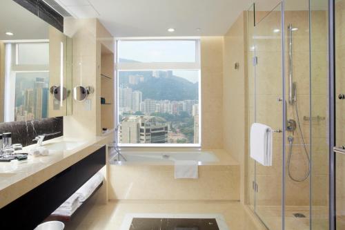 Kamar mandi di Crowne Plaza Hong Kong Causeway Bay, an IHG Hotel