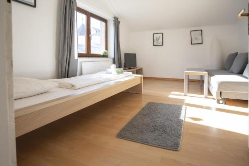 Cozy Old Town Apartment – Photos 3