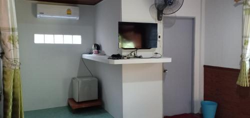 A television and/or entertainment centre at Save Bungalow Koh Tao