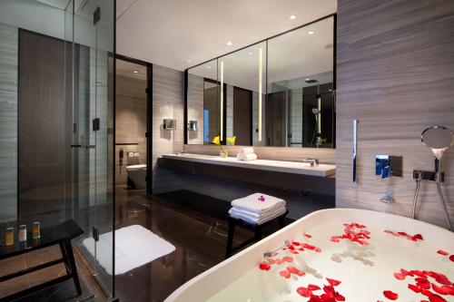 Ένα μπάνιο στο Crowne Plaza Kunshan by IHG