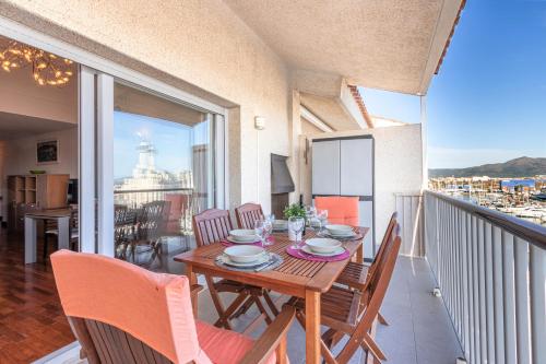 Apart-rent Duplex Port Grec 5º 0172 con vista al canal y al mar