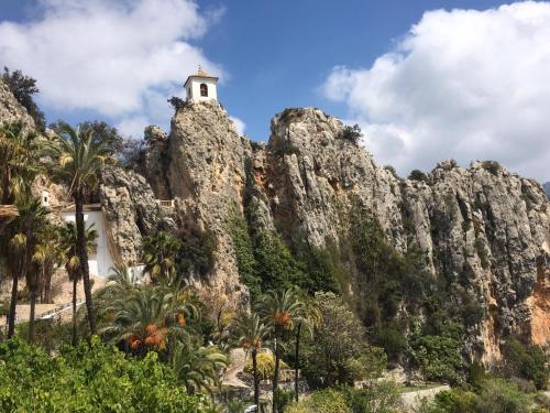a church on the side of a rocky mountain at Guesthouse en Coveta fumà- El Campello in El Campello