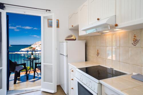 A kitchen or kitchenette at Villa Galini