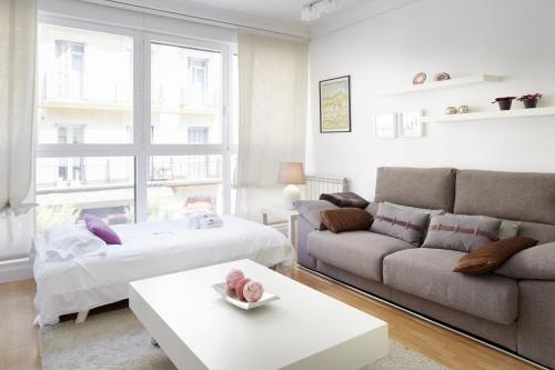 A seating area at Hurbil - Basque Stay