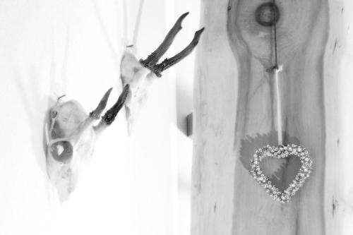 a heart hanging from a window with antlers at Eberl´s Zirbenlodge in Ginzling