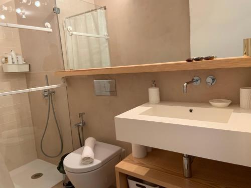 Koupelna v ubytování My Fair Lisbon - Deluxe Modern Apartment in Baixa Pombalina