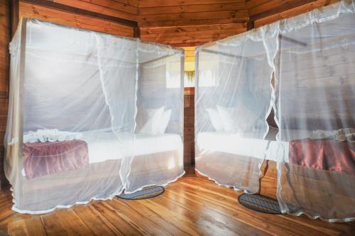 a bedroom with two beds in a tent at La Pentera in Hambegamuwa