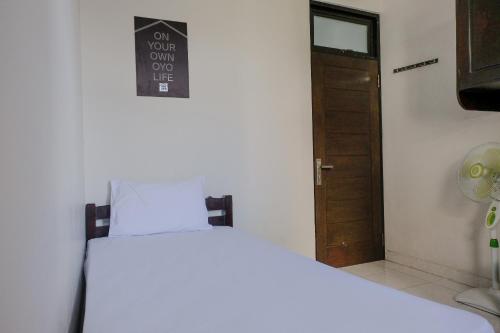 Gallery image of OYO Life 2744 Guest House Qudsi in Malang