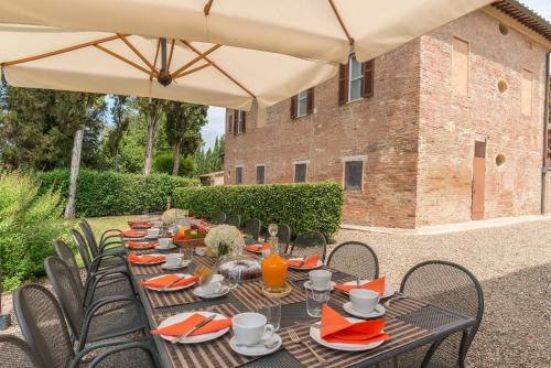 En restaurant eller et andet spisested på Villa Agriturismo Tenuta la Campana