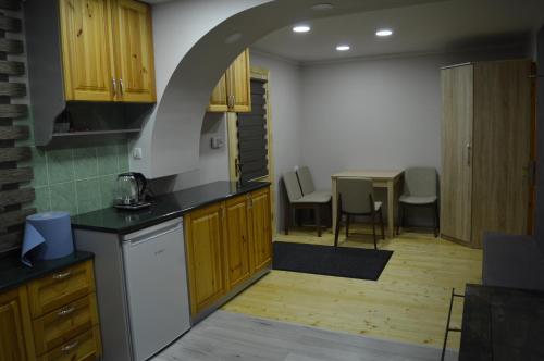 a kitchen with an archway in the middle of a room at Piepilsēta in Alūksne