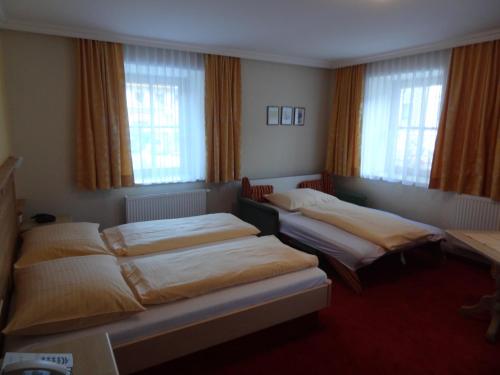 Postel nebo postele na pokoji v ubytování Hotel Unterwirt - Jokercard im Sommer inklusive