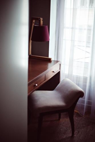 Postel nebo postele na pokoji v ubytování Monsieur Cadet Hotel & Spa